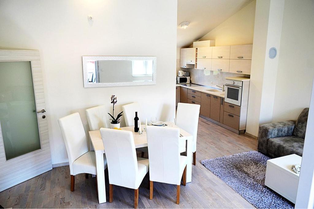 Leona Apartment Pula Ngoại thất bức ảnh
