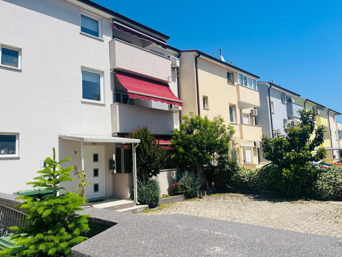 Leona Apartment Pula Ngoại thất bức ảnh